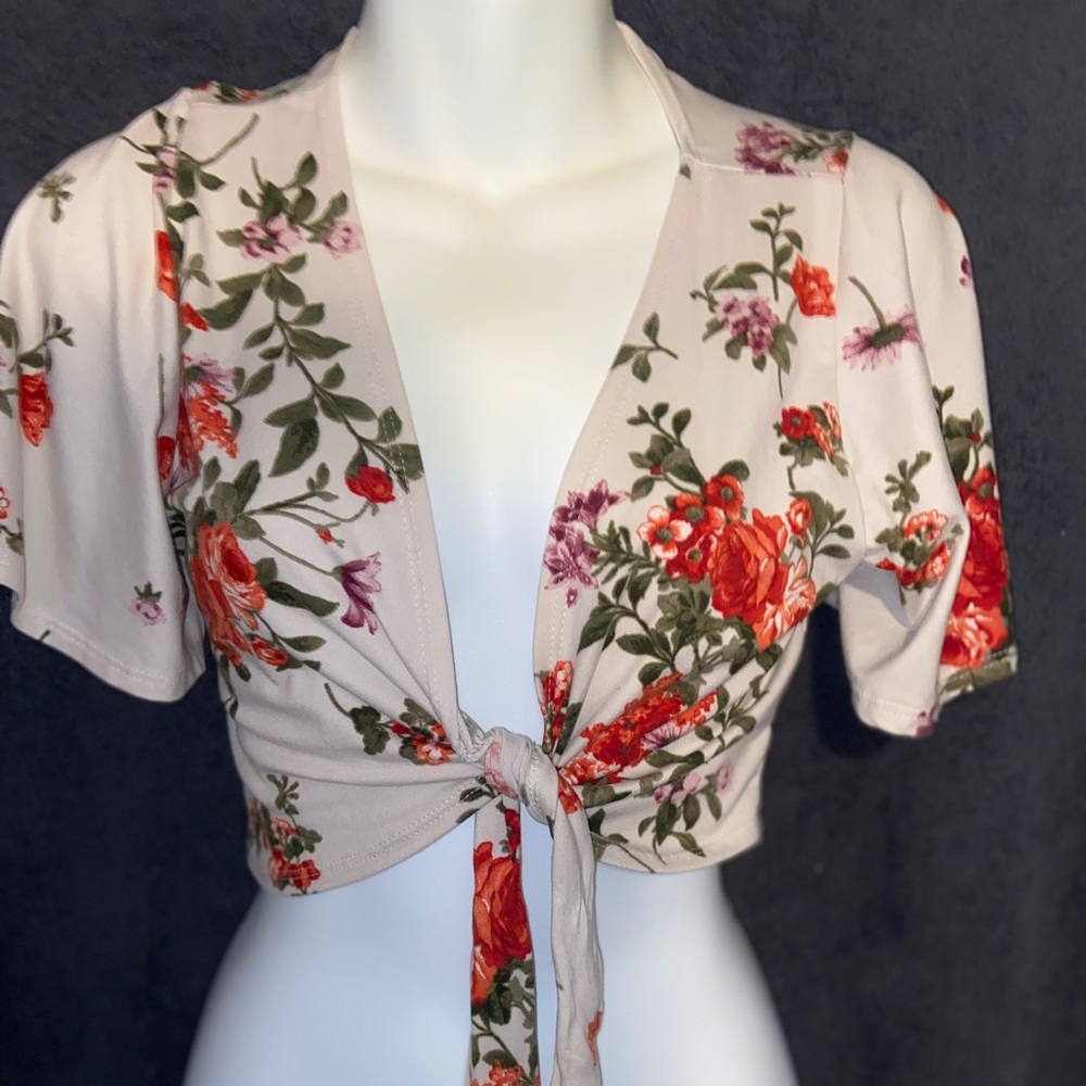 Floral tie up crop top